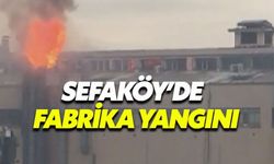 Sefaköy'deki fabrika yangınına müdahale sürüyor
