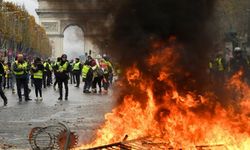 Fransa'da Sarı Yelekliler ile polis karşı karşıya