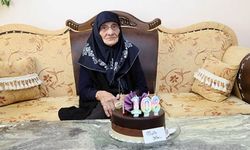 108 yaşında ilk kez doğum günü pastası kesti