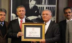 Ankara'nın Belediye Reisi mazbatasını aldı