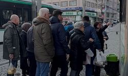 Kocaeli’de Lokma Dağıtarak İlginç Hisse Protestosu