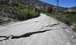 Erzurum Uzundere’de toprak kayması! Ev ve araziler zarar gördü