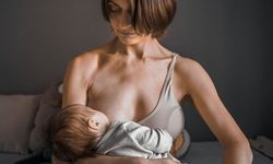 İlk altı ay yalnızca anne sütü bebek için tamamen yeterlidir