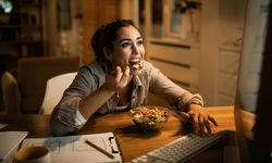 Gece yemekten kurtulmak için alışkanlıkları yeniden şekillendirin