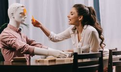 Yapay zekâ ile duygusal bağ mümkün mü?
