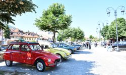 Kosova’da 100 yıllık otomobiller sergilendi