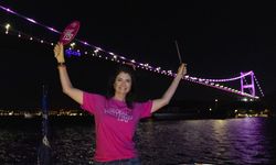 İstanbul FSM Köprüsü iyi yaşam günü için ışıklandırıldı