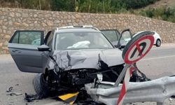 Tokat'ta otomobil bariyerlere çarptı: 3’ü çocuk 8 yaralı