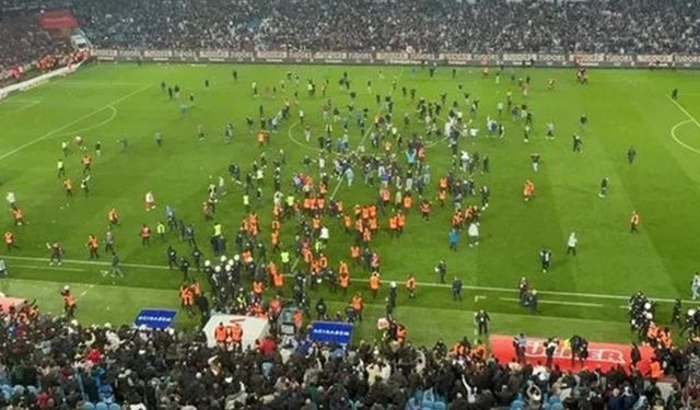 Trabzonspor-Fenerbahçe Maçı Sonrası Sahaya Saldırı