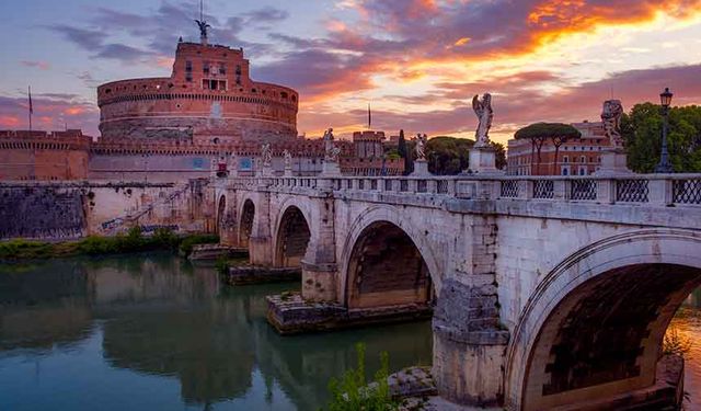 Roma, Aşkın Tarihle Buluştuğu Büyülü Şehir