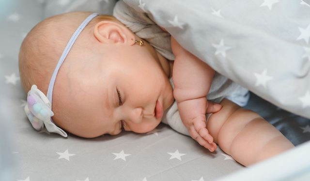 Bebeklerde sağlıklı gece uykusu için etkili yöntemler