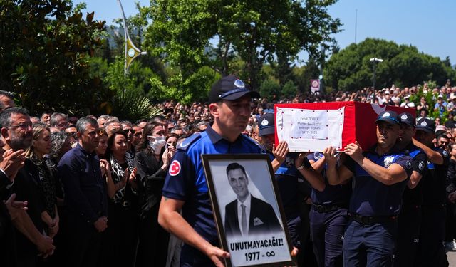 Manisa Ferdi Zeyrek’i gözyaşlarıyla uğurladı