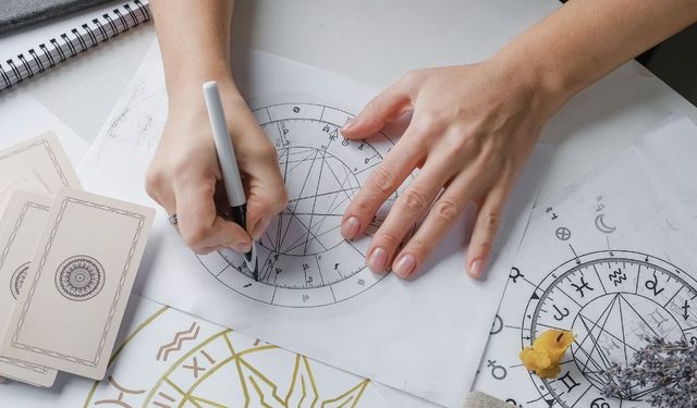 Yükselen burcun kişilik ve gelişimdeki etkileri