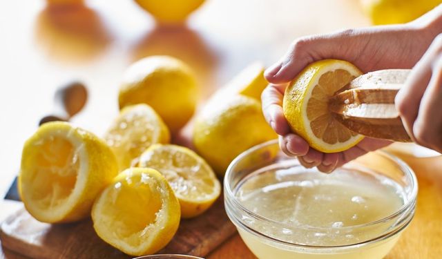 Limonlu su ile güne sağlıklı bir başlangıç