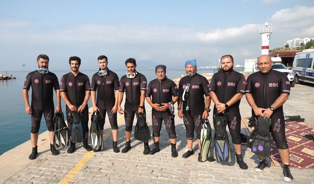Antalya’da 15 Temmuz için denizde dev Türk bayrağı açıldı