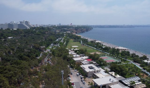 Antalya'da nem yüzde 81'e ulaştı, sahiller doldu