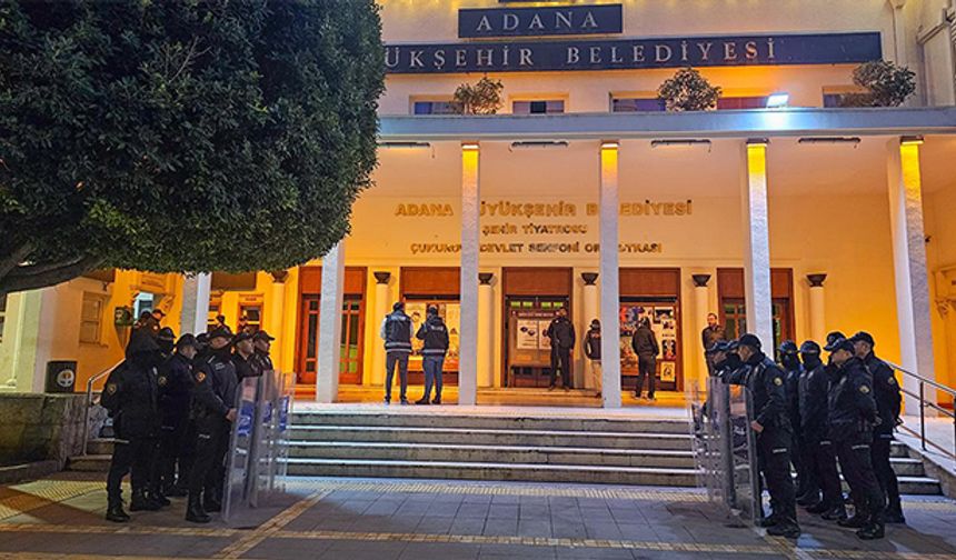 Adana Büyükşehir Belediye Binasi Silahli Saldırıya Uğradı