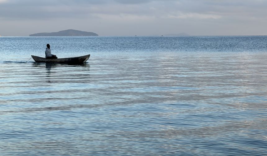 Gece balıkçılığı Malavi Gölü'nde Afrikaların geçim kaynağı
