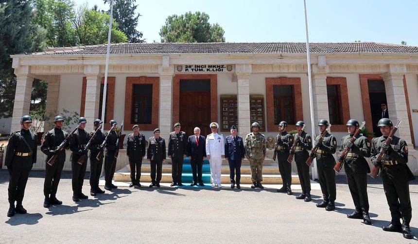 Bakan Yaşar Güler’den Kıbrıs’ta askeri birlik ziyareti